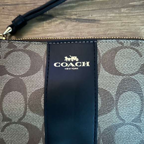 Coach Wristlet Brand New - Picture 2 of 3